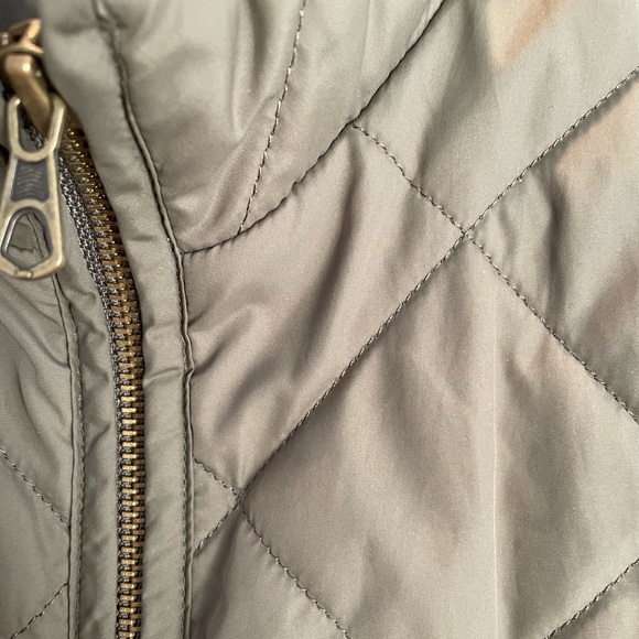 Gap quilted vest. - Picture 3 of 4